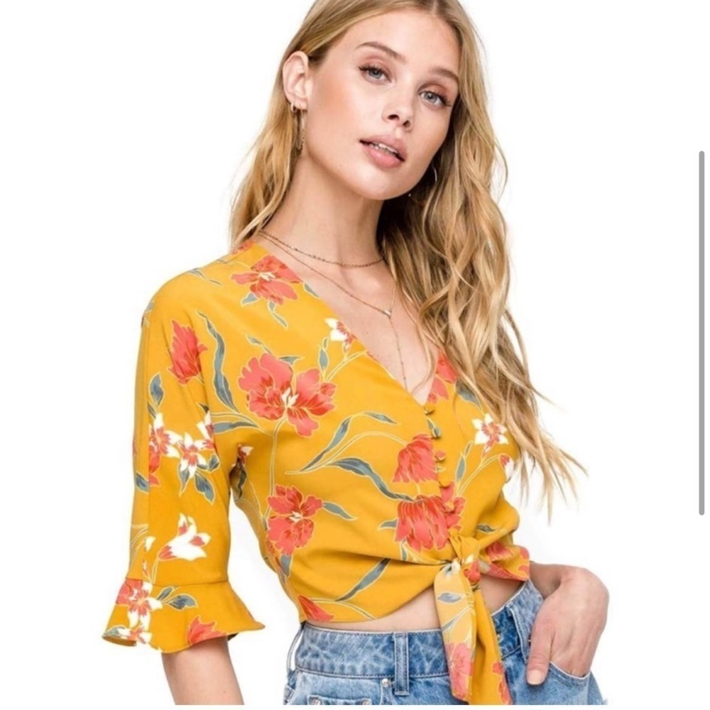 NWT ASTR The Label Flare Sleeve Tie Front Top Size Medium